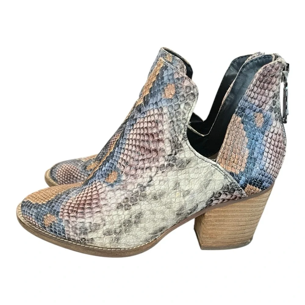 Blondo Esmee‎ Waterproof Snakeskin Ankle Bootie Size 6.5